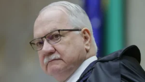 Fachin cancela sessão do STF após Dino reverter decisão de Mendonça