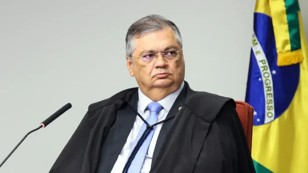 Dino procura Fachin após bate-boca durante sessão do STF