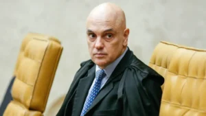 Dino pede vista e suspende julgamento do STF sobre caso Moraes