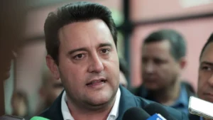 Em críticas a Moro, Ratinho Jr. acena a Flávio e não cita Caiado