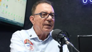 Luis Cesar Bueno promete concursos públicos para professores