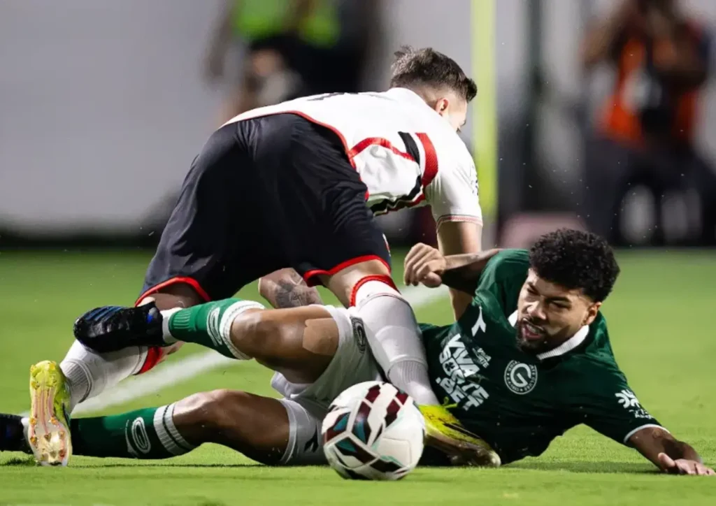 Botafogo-SP x Goiás: escalações, horário e onde assistir