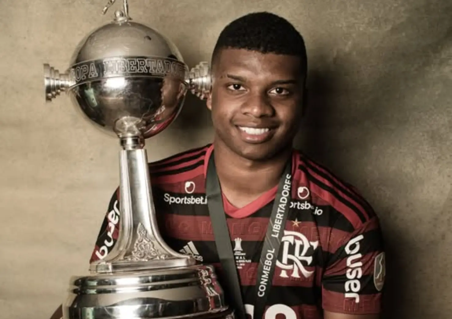 Vila Nova negocia contratação de atacante revelado pelo Flamengo