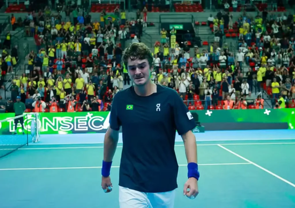 João Fonseca vence de virada e coloca o Brasil em vantagem na Copa Davis