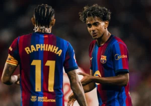 Raphinha supera Mbappé e Vini Jr em gols na temporada