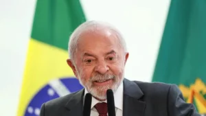 Lula pretende procurar Fachin para discutir crise no STF