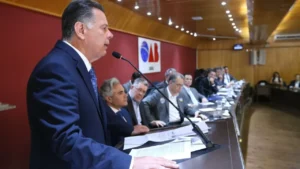 Marconi promete restabelecer teto de 40 salários mínimos para RPVs