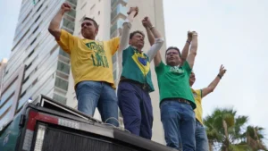 Em Goiânia, Flávio promete acabar com “jogo do tigrinho” e responsabiliza Lula por avanço das bets