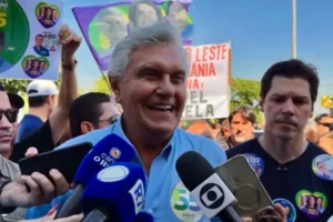 Em Goiânia, Caiado critica uso político da religião, defende limite para gastos e responde a Flávio