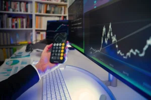 Mercado reduz previsão para inflação e mantém Selic em queda nos próximos anos