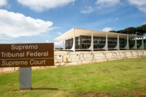 Julgamento sobre afastamento de chefe da PF é interrompido no STF