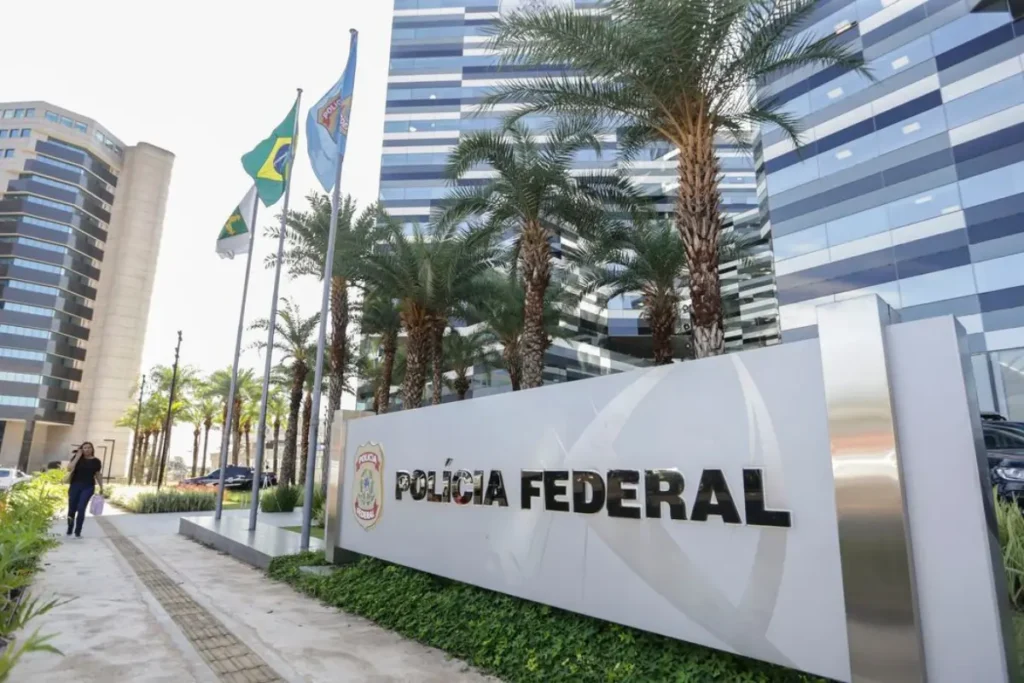 PF entrega íntegra do celular de Vorcaro a ministros antes de julgamento sobre Moraes