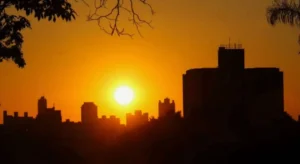 Onda de calor pode levar temperaturas acima de 40°C em Goiás