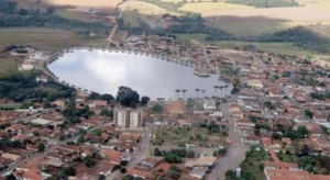 Carmo do Rio Verde abre concurso com salário de R$ 3,8 mil para professores