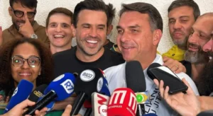 Flávio Bolsonaro anuncia Pablo Marçal como novo colaborador da campanha