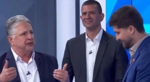 Garotinho cita ‘Leitinho Feliz’ em debate e adversários seguram o riso