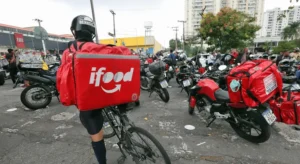 Brasil tem quase 2 milhões de trabalhadores por aplicativos, aponta IBGE