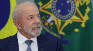 Lula reduz impostos da gasolina e anuncia subsídio de R$ 1 para diesel