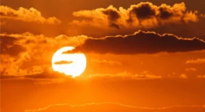 Termômetro de rua marca 42°C em Porangatu durante onda de calor