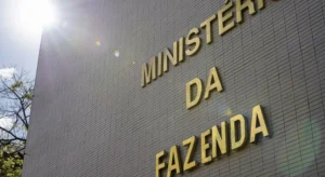 Economia brasileira deve crescer menos em 2026, prevê Ministério da Fazenda