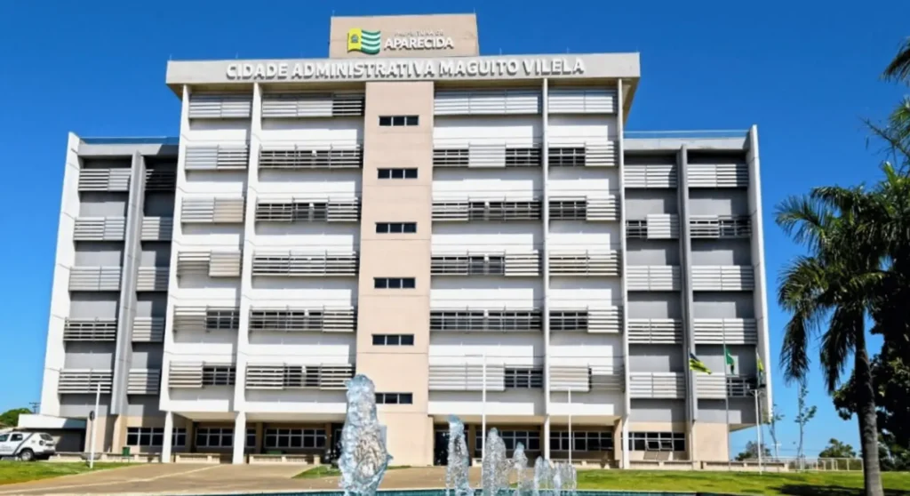 Aparecida de Goiânia contrata banca para concurso com 2.956 vagas
