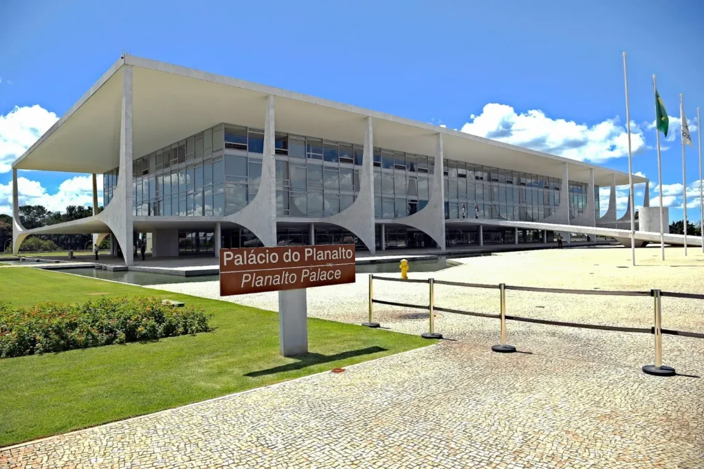 Gasto com juros no governo central supera R$ 1,0 trilhão em 12 meses