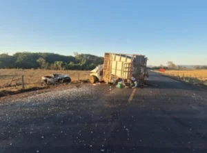 Motorista morre após colisão frontal entre carro e caminhonete na GO-178, entre Itajá e Itarumã