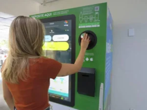 Recicláveis rendem mais de R$ 10 mil em descontos na conta de luz no DF