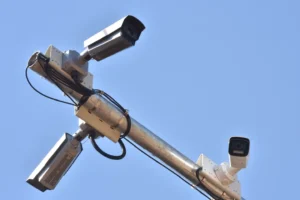 Aparecida passa a usar câmeras com IA para flagrar descarte irregular de lixo