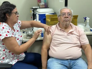 Goiânia amplia vacinação contra pneumonia e meningite para idosos a partir de 85 anos