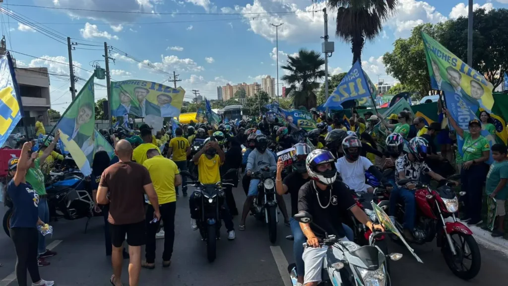 Goianos começam a se concentrar para carreata de Flávio Bolsonaro em Goiânia