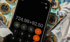 Em novo recorde, juros e amortizações  comprometem 28,7% da renda familiar