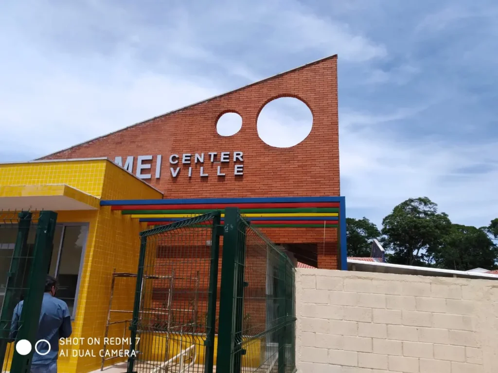 Greve chega ao fim e administrativos da Educação voltam ao trabalho em Goiânia