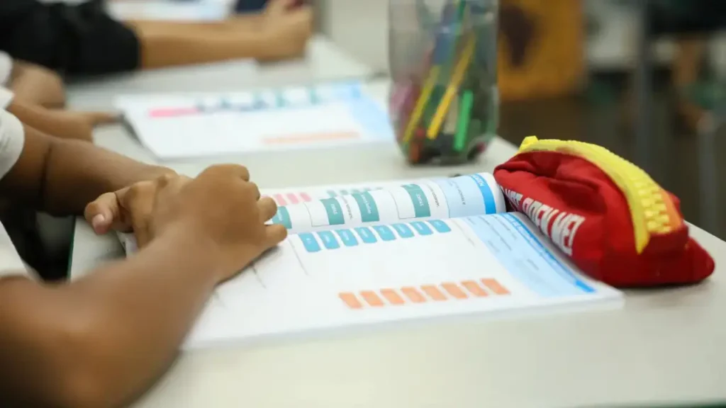 Número de analfabetos cai em Goiás, mas analfabetismo funcional persiste
