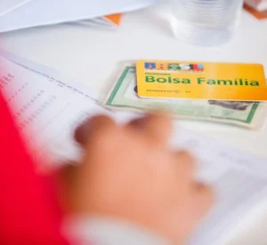 Orçamento de 2027 prevê menos recursos para Bolsa Família e limita reajuste de servidores