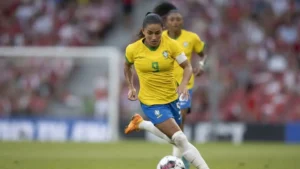 Câmara derruba obrigação de ajustar férias escolares para Copa Feminina de 2027