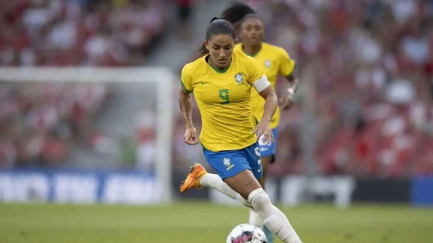 Câmara derruba obrigação de ajustar férias escolares para Copa Feminina de 2027