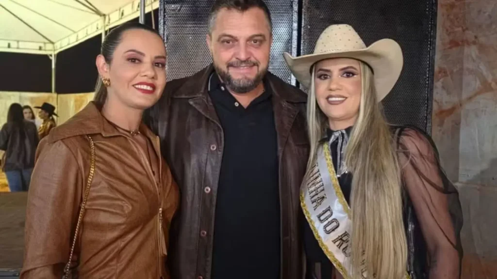 “Não tem bagunça”: gêmea de rainha de rodeio rebate críticas a trisal