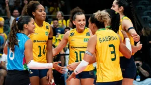 Com Gabi de volta, Brasil vence Venezuela na estreia do Sul-Americano de vôlei