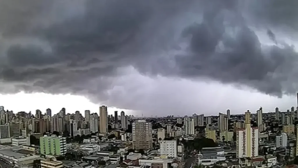 Goiás tem previsão de chuva e trovoadas; veja como fica o tempo nesta semana