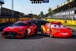 Relâmpago McQueen ganha réplica e aparece no GP da Itália de Fórmula 1
