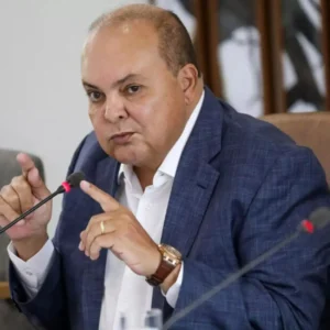 Mensagens mostram contato de Ibaneis com Vorcaro durante negociação do Master