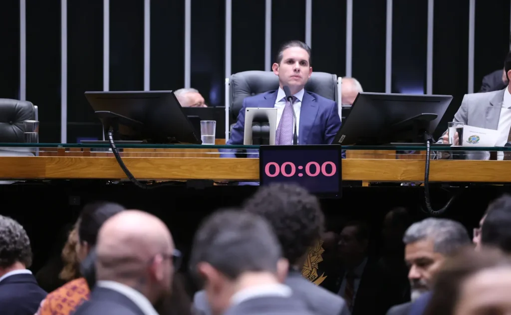 Câmara dos Deputados aprova fim da “taxa das blusinhas”