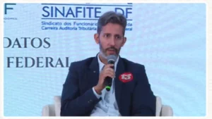 Leandro Grass propõe uniformizar gratificação de titulação no DF