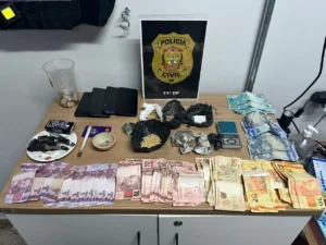 Operação prende homem e apreende adolescente por tráfico no DF