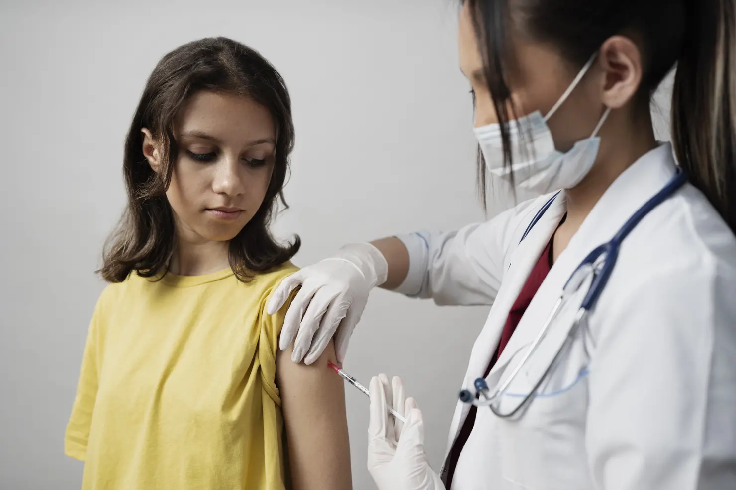 Vacina contra HPV reduz consultas por lesões em adolescentes
