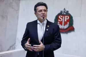 Marcelo Aguiar, deputado do PL, é levado à delegacia após tiro em bar de São Paulo