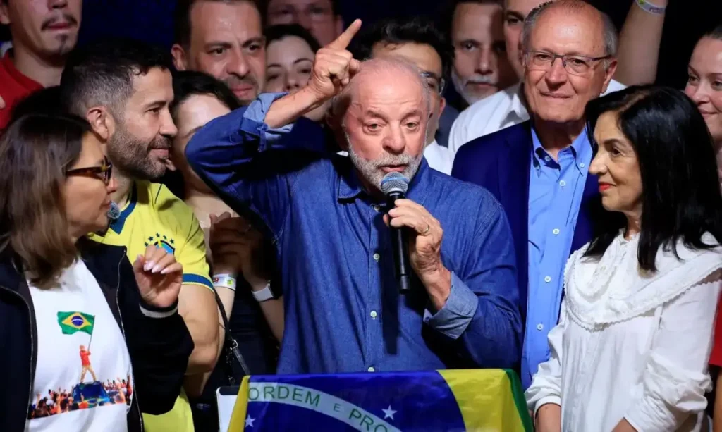 Bolsa aciona circuit breaker após reeleição de Lula e economistas avaliam rumos da economia