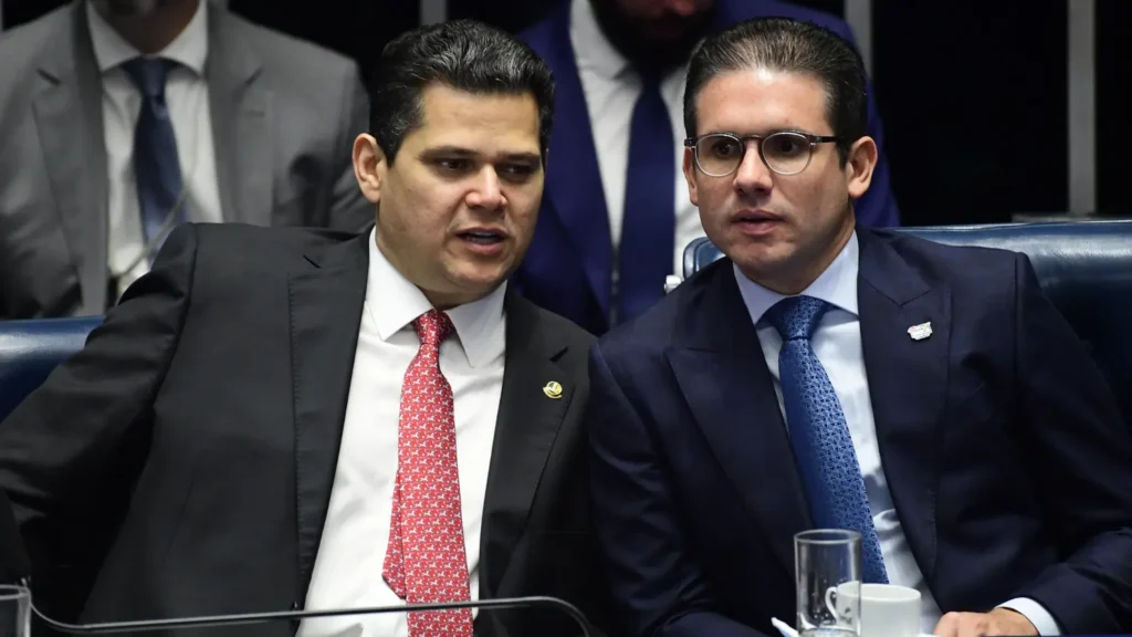 5 abre - Alcolumbre e Hugo Motta - Foto Saulo Cruz-Agência Senado