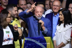 Lula é reeleito e agradece mobilização da campanha no segundo turno 